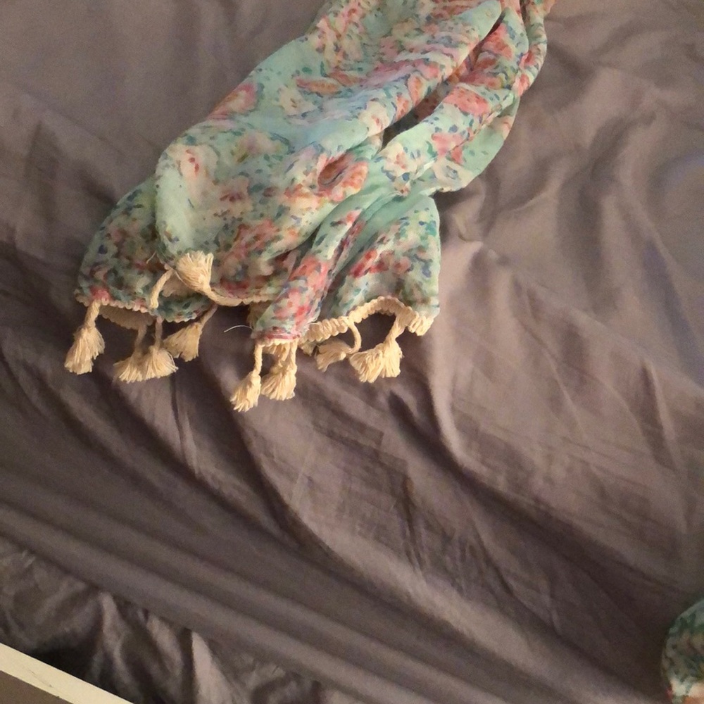Scarf - Picture 2 of 3